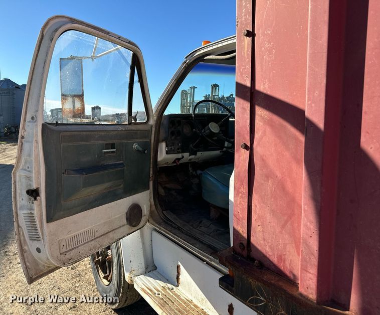image for item DO0498 1985 Chevrolet C70 Custom Deluxe grain truck