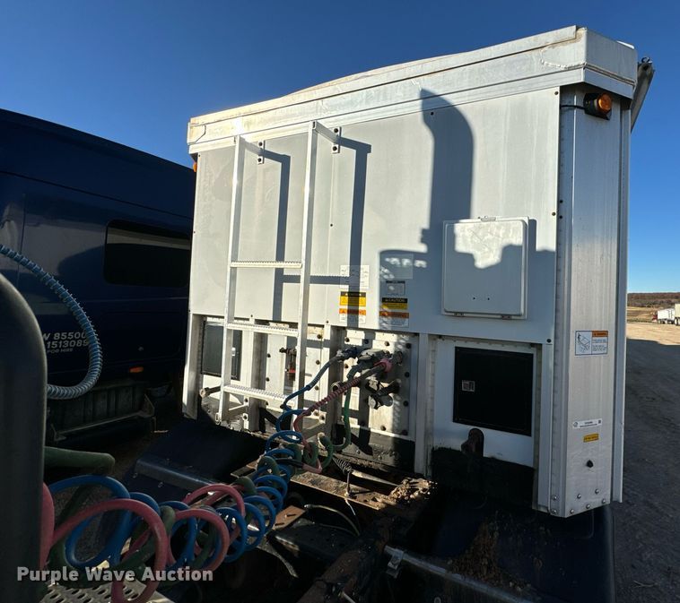 image for item DO0499 2004 Trail King live bottom trailer