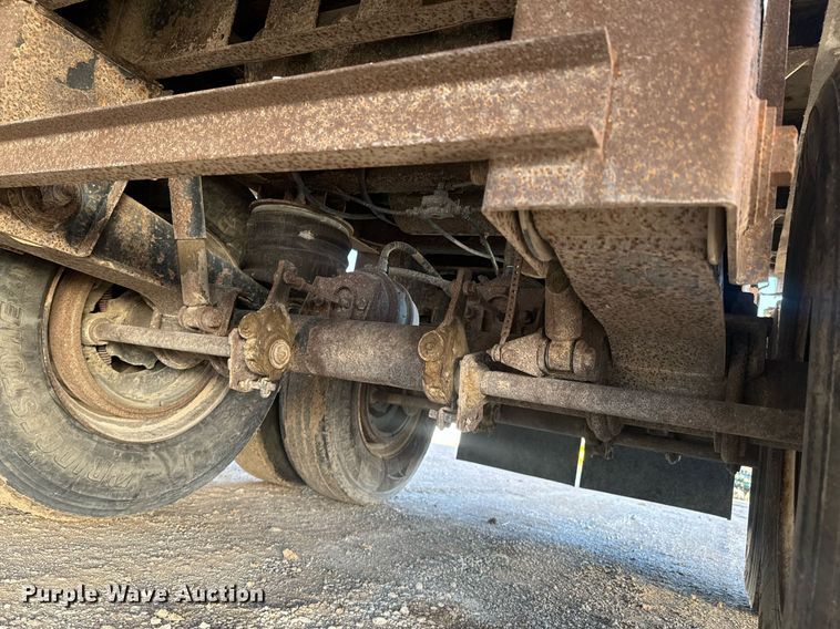 image for item DO0499 2004 Trail King live bottom trailer