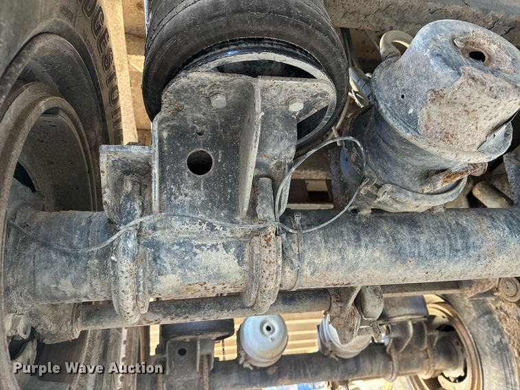 image for item DO0499 2004 Trail King live bottom trailer