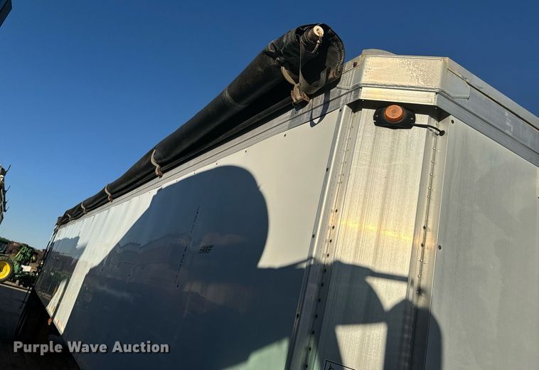 image for item DO0499 2004 Trail King live bottom trailer