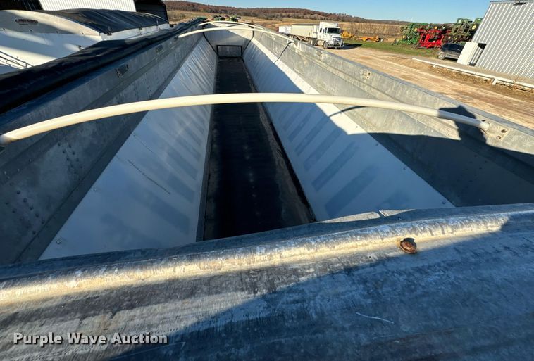 image for item DO0499 2004 Trail King live bottom trailer