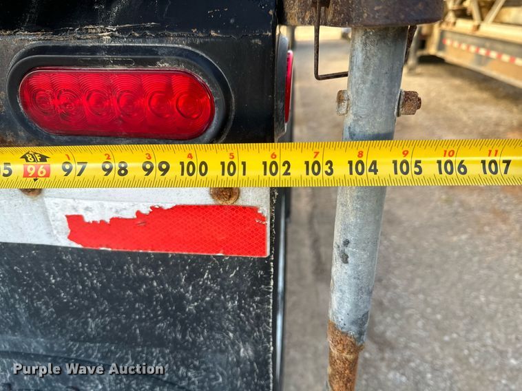 image for item DO0499 2004 Trail King live bottom trailer