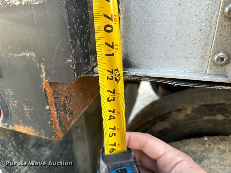 image for item DO0499 2004 Trail King live bottom trailer