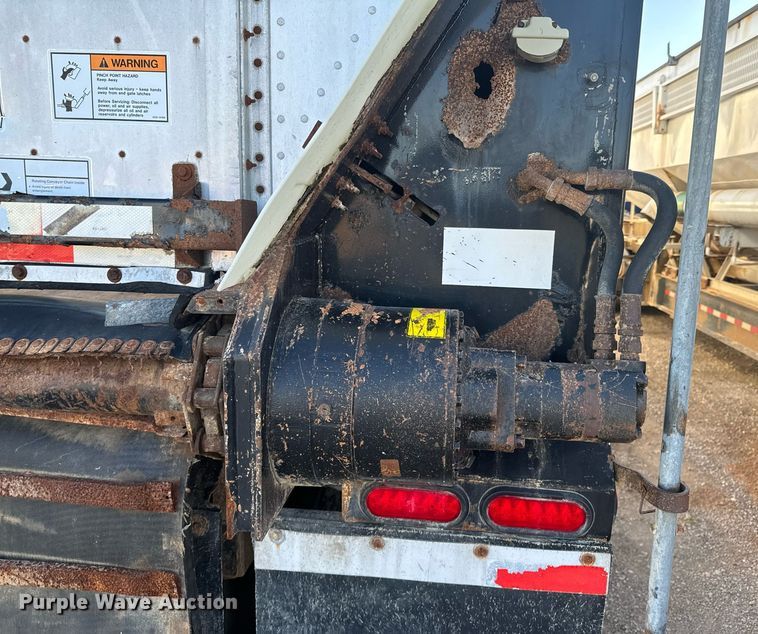 image for item DO0499 2004 Trail King live bottom trailer