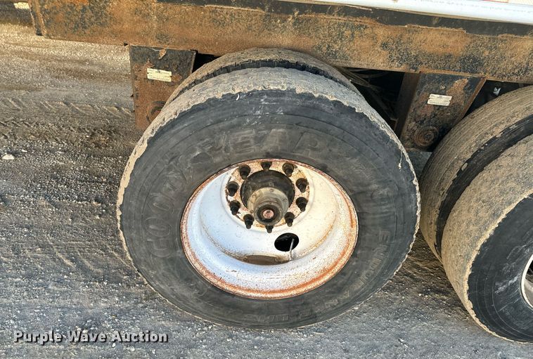 image for item DO0499 2004 Trail King live bottom trailer