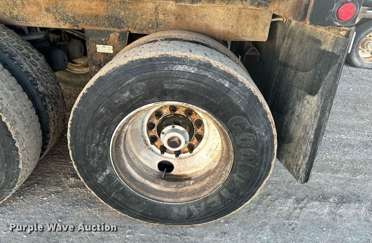 image for item DO0499 2004 Trail King live bottom trailer