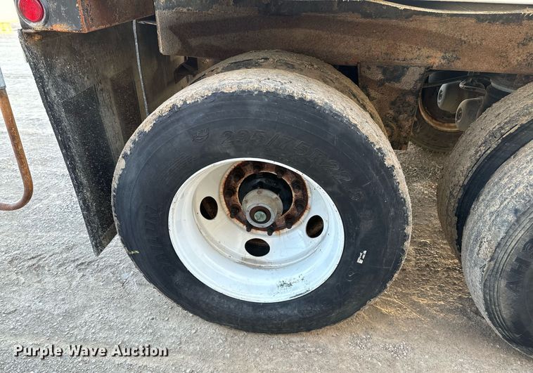 image for item DO0499 2004 Trail King live bottom trailer