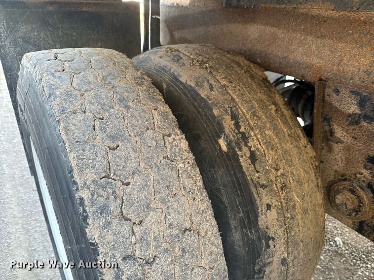 image for item DO0499 2004 Trail King live bottom trailer