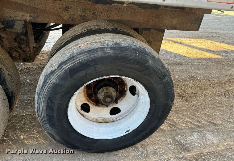 image for item DO0499 2004 Trail King live bottom trailer