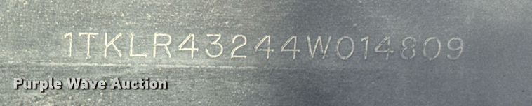 image for item DO0499 2004 Trail King live bottom trailer