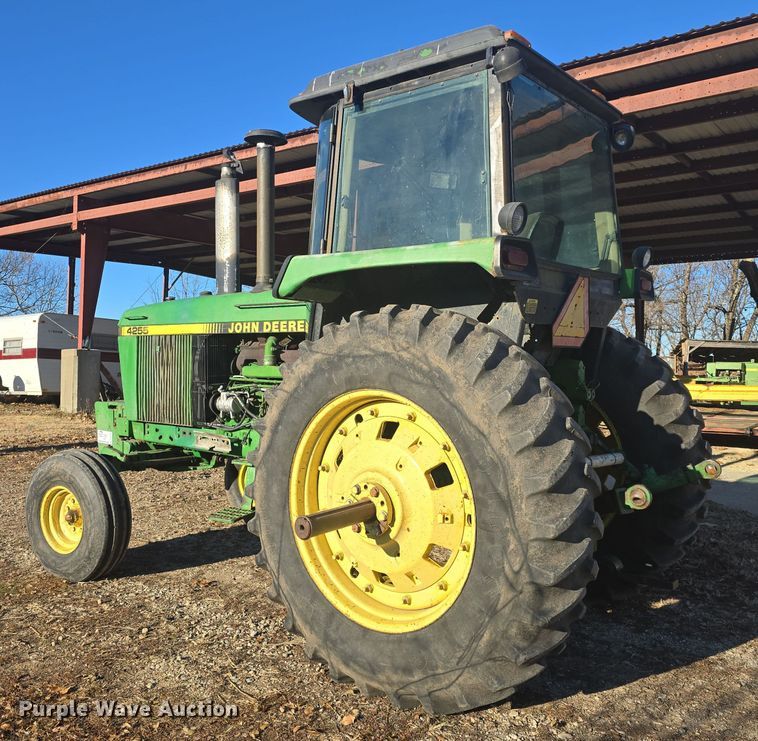 image for item DO7716 1990 John Deere 4255 tractor