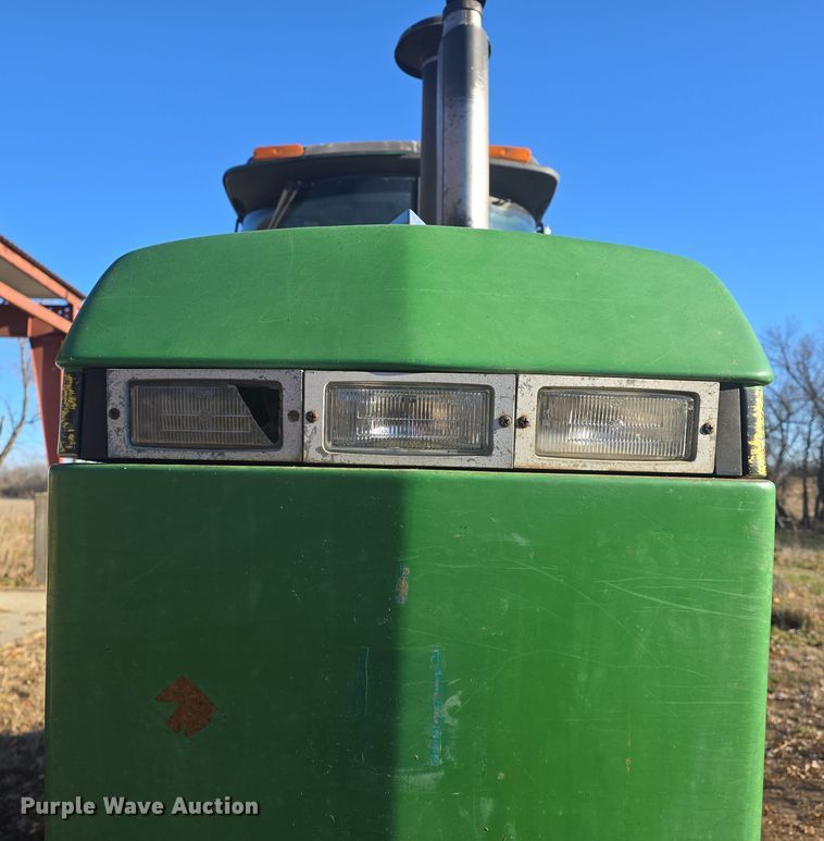 image for item DO7716 1990 John Deere 4255 tractor