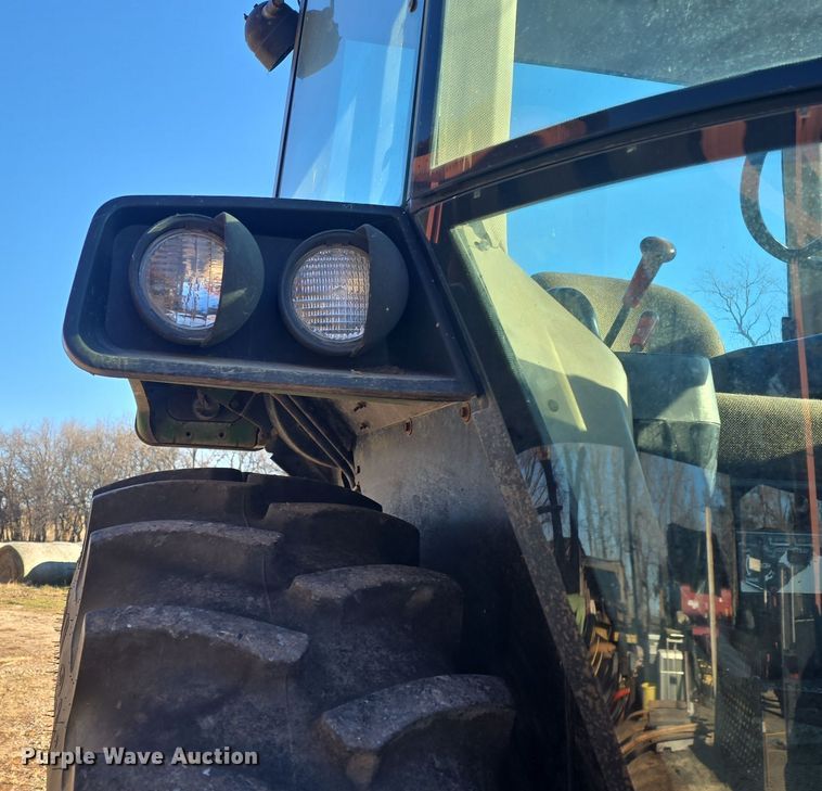 image for item DO7716 1990 John Deere 4255 tractor