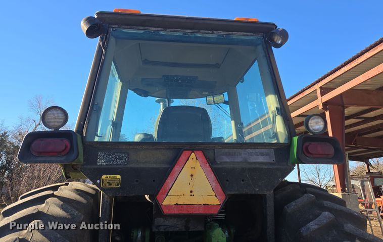 image for item DO7716 1990 John Deere 4255 tractor