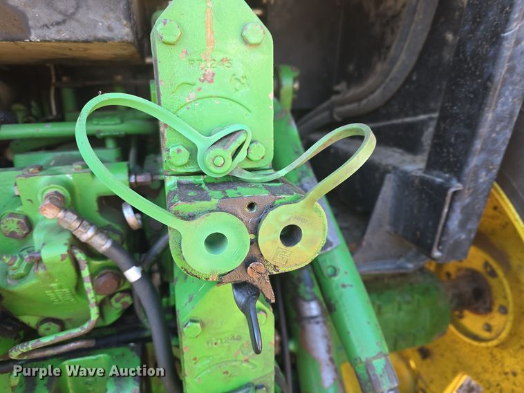 image for item DO7716 1990 John Deere 4255 tractor