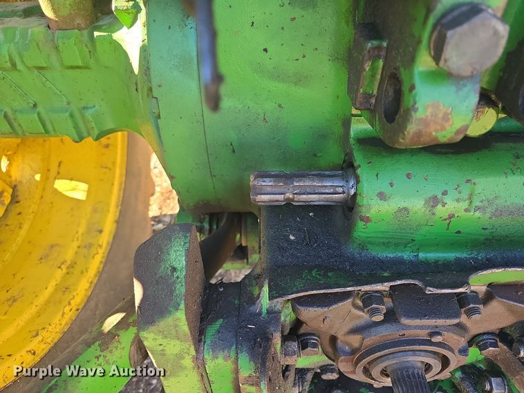 image for item DO7716 1990 John Deere 4255 tractor