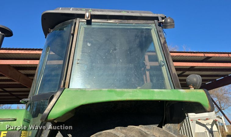 image for item DO7716 1990 John Deere 4255 tractor