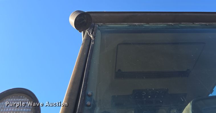 image for item DO7716 1990 John Deere 4255 tractor