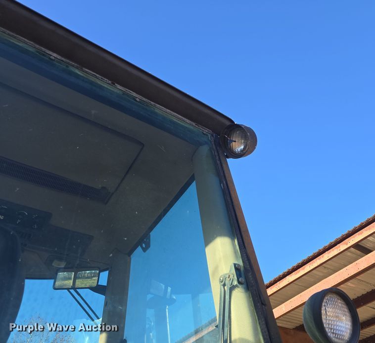 image for item DO7716 1990 John Deere 4255 tractor