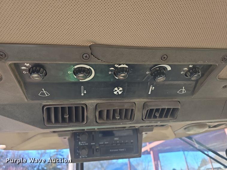 image for item DO7716 1990 John Deere 4255 tractor