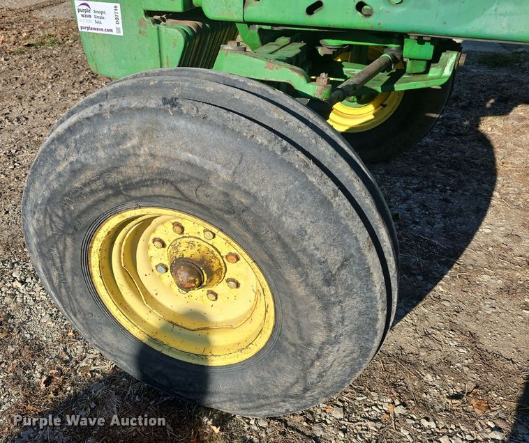 image for item DO7716 1990 John Deere 4255 tractor