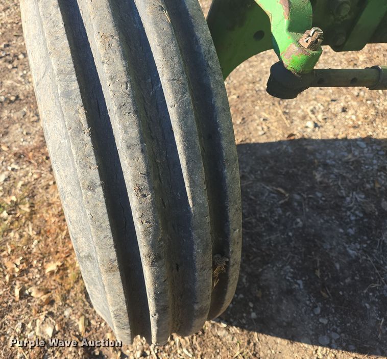 image for item DO7716 1990 John Deere 4255 tractor