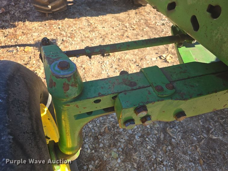 image for item DO7716 1990 John Deere 4255 tractor