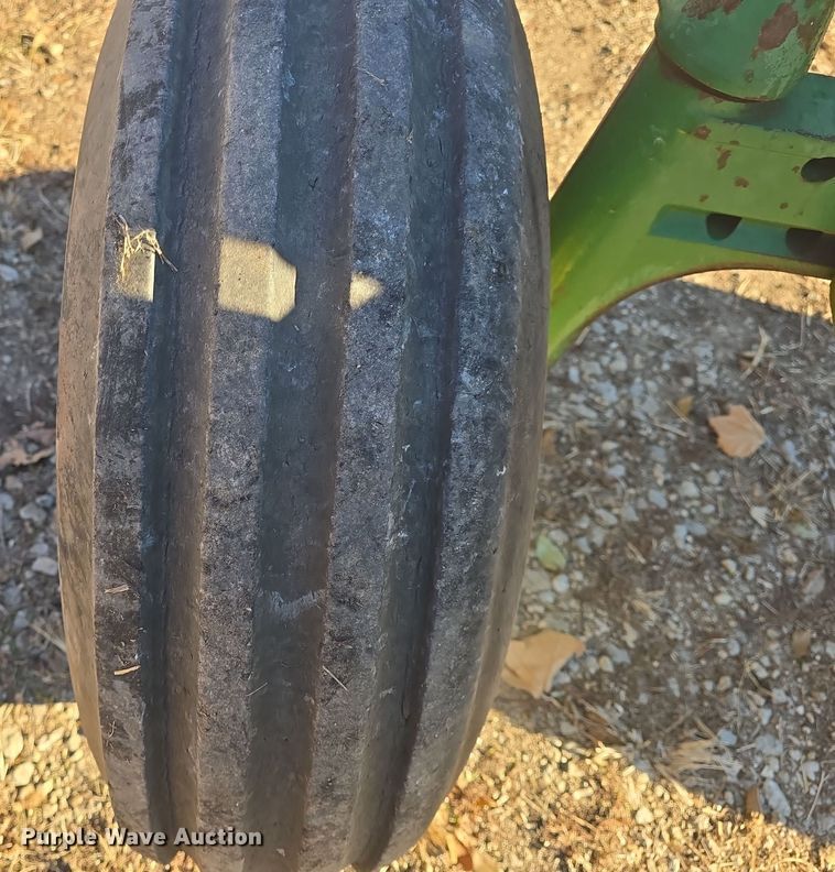 image for item DO7716 1990 John Deere 4255 tractor