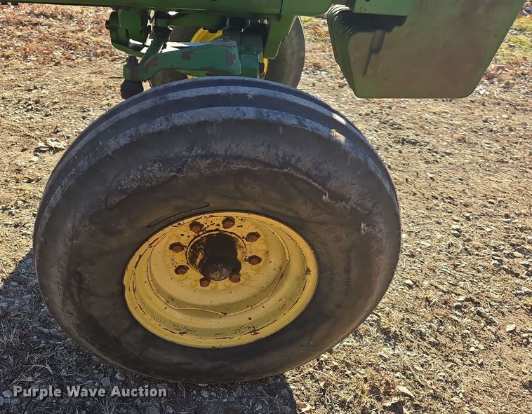 image for item DO7716 1990 John Deere 4255 tractor