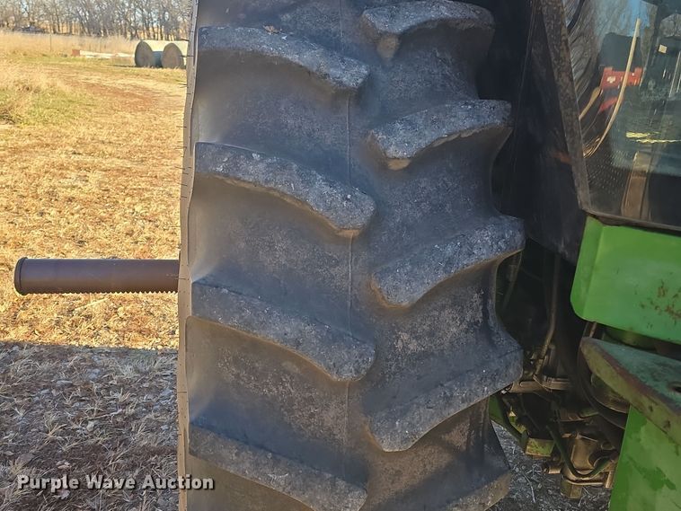 image for item DO7716 1990 John Deere 4255 tractor