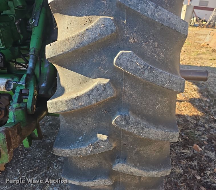 image for item DO7716 1990 John Deere 4255 tractor