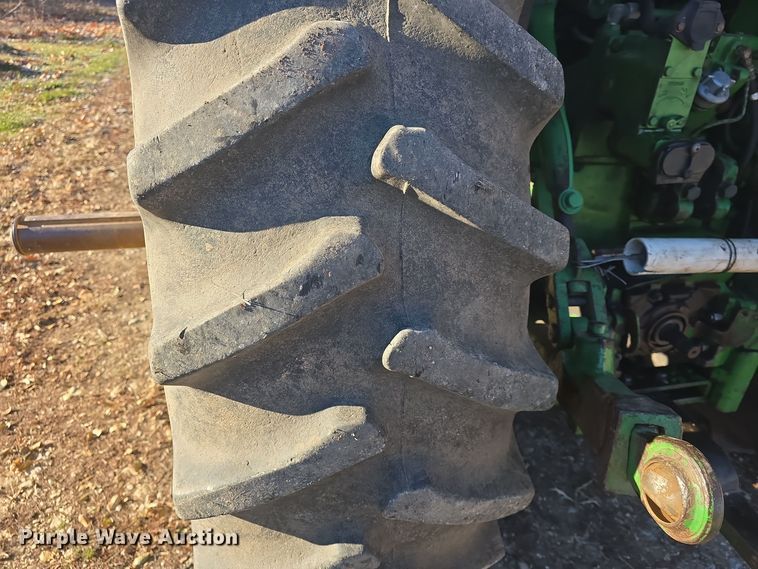 image for item DO7716 1990 John Deere 4255 tractor