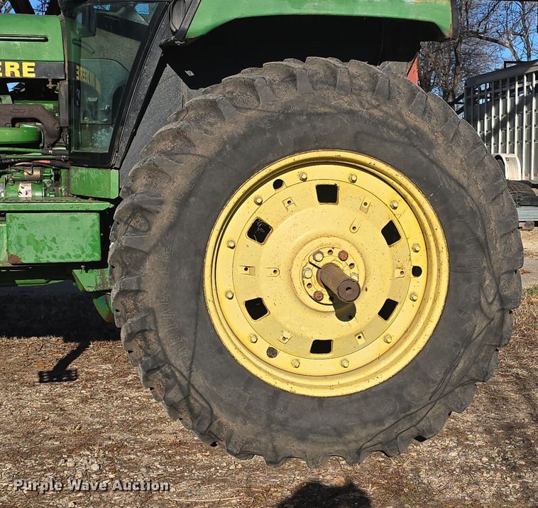 image for item DO7716 1990 John Deere 4255 tractor