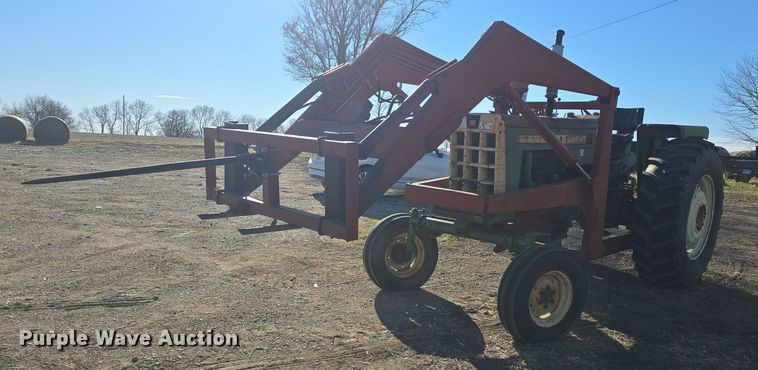 image for item DO7722 Oliver 1650 tractor