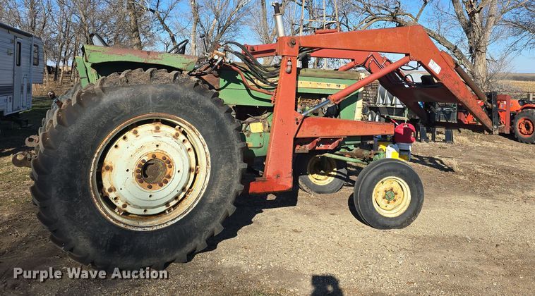 image for item DO7722 Oliver 1650 tractor