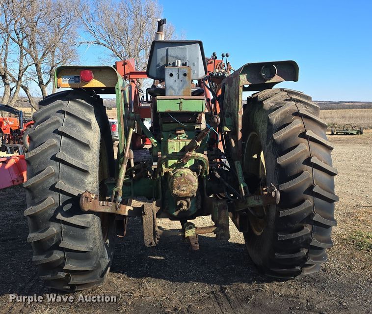 image for item DO7722 Oliver 1650 tractor