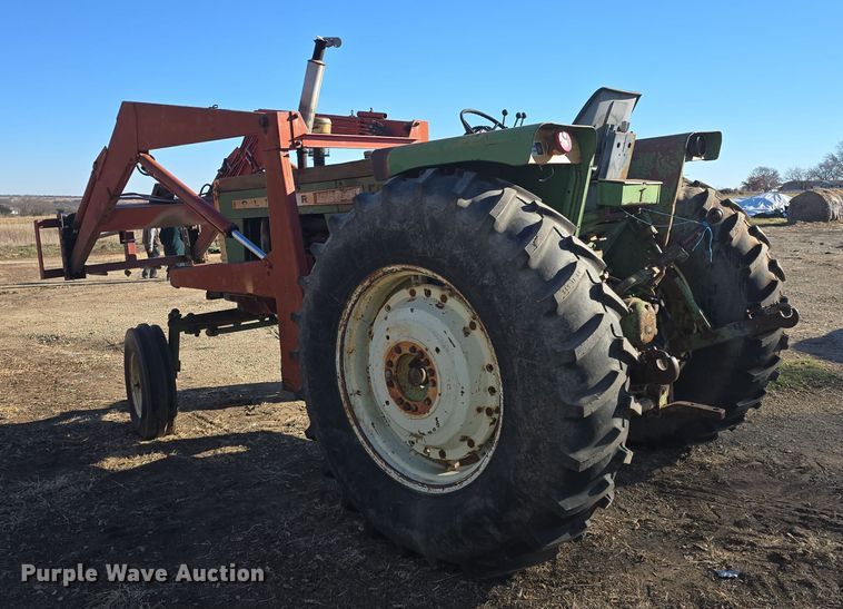 image for item DO7722 Oliver 1650 tractor