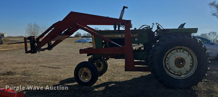 image for item DO7722 Oliver 1650 tractor