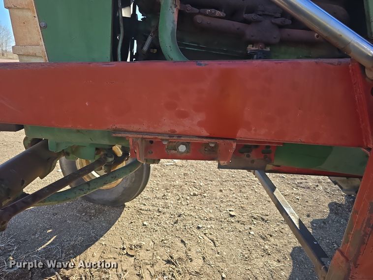 image for item DO7722 Oliver 1650 tractor