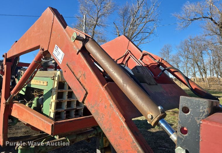 image for item DO7722 Oliver 1650 tractor