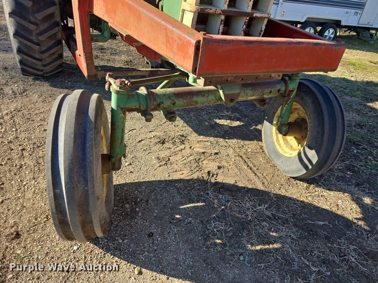 image for item DO7722 Oliver 1650 tractor