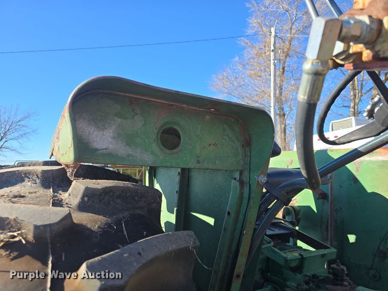 image for item DO7722 Oliver 1650 tractor