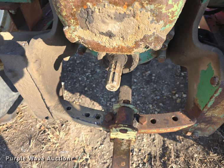 image for item DO7722 Oliver 1650 tractor