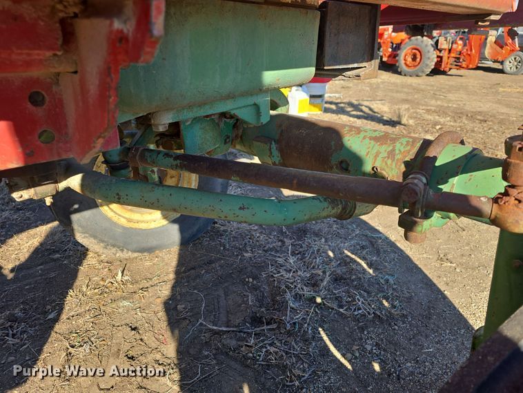 image for item DO7722 Oliver 1650 tractor