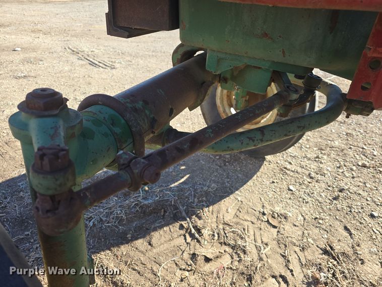 image for item DO7722 Oliver 1650 tractor