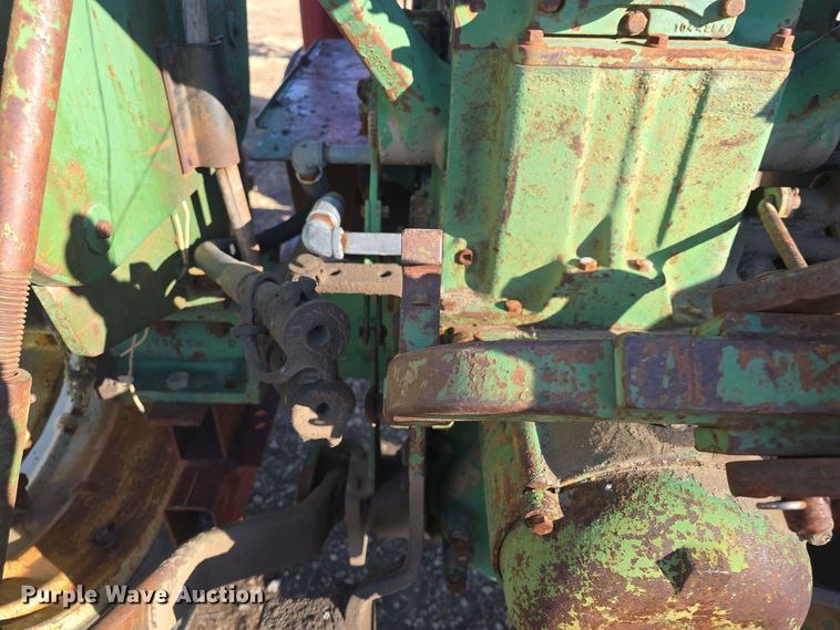 image for item DO7722 Oliver 1650 tractor