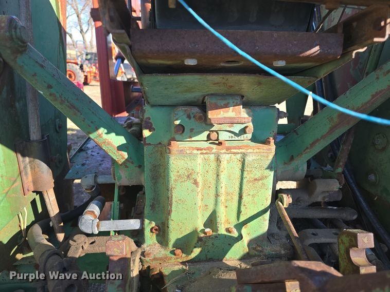 image for item DO7722 Oliver 1650 tractor