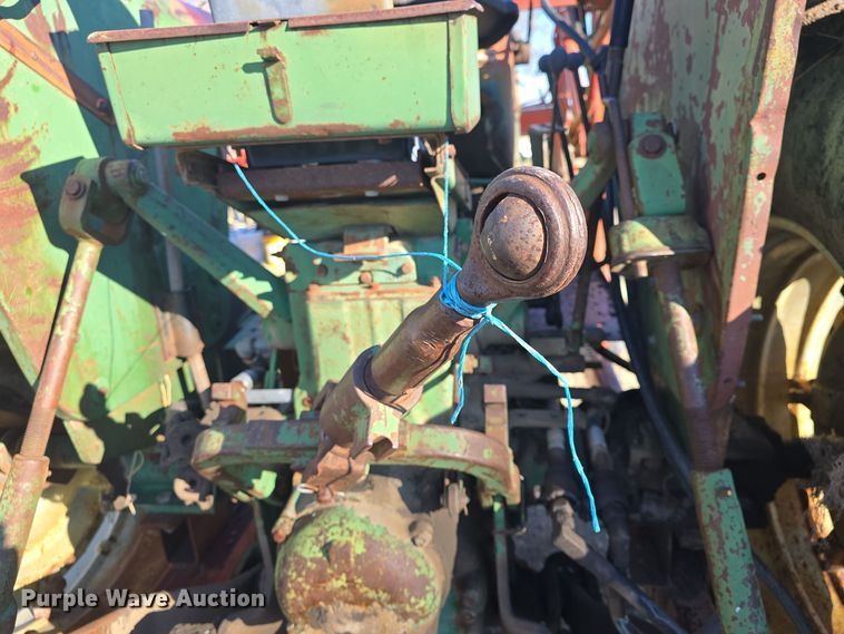 image for item DO7722 Oliver 1650 tractor