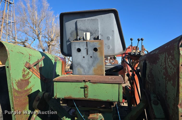 image for item DO7722 Oliver 1650 tractor